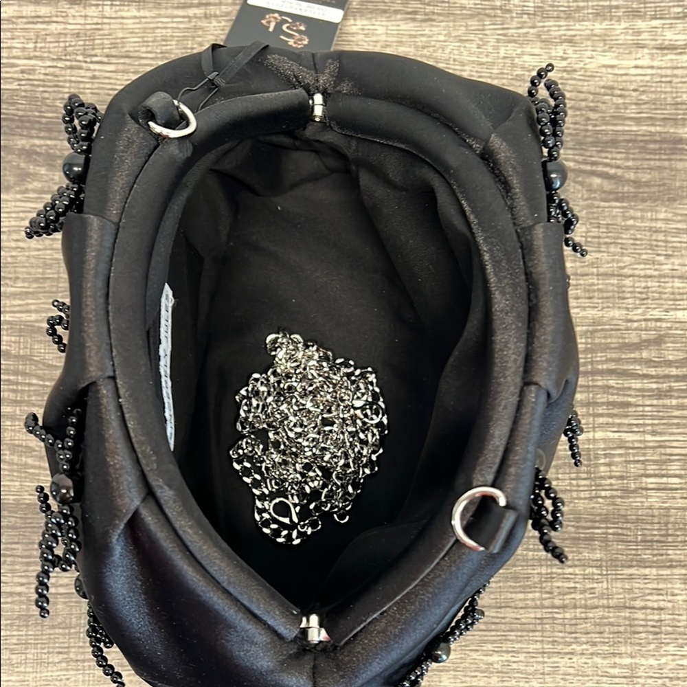 ✨ Sincerely Jules Black Beaded Clutch Wristlet with Bows ✨ - Picture 8 of 9